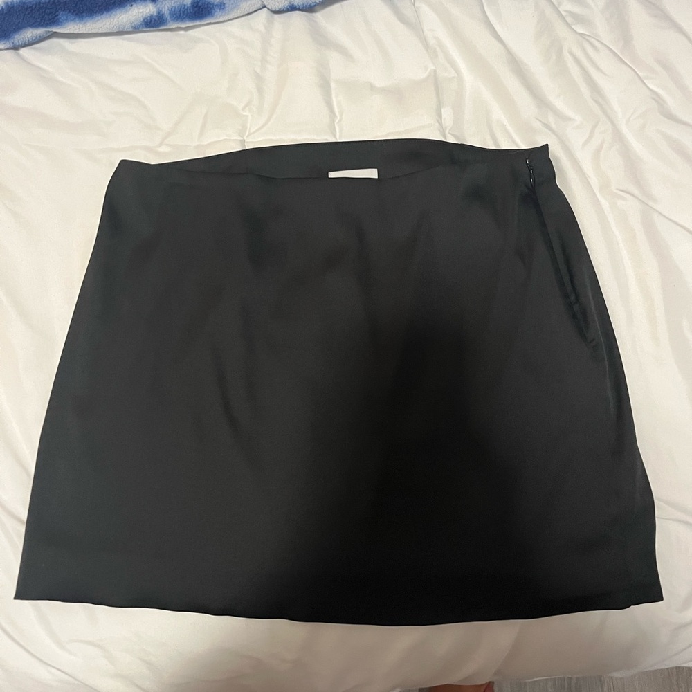 Aritzia Sunday best mini satin skirt